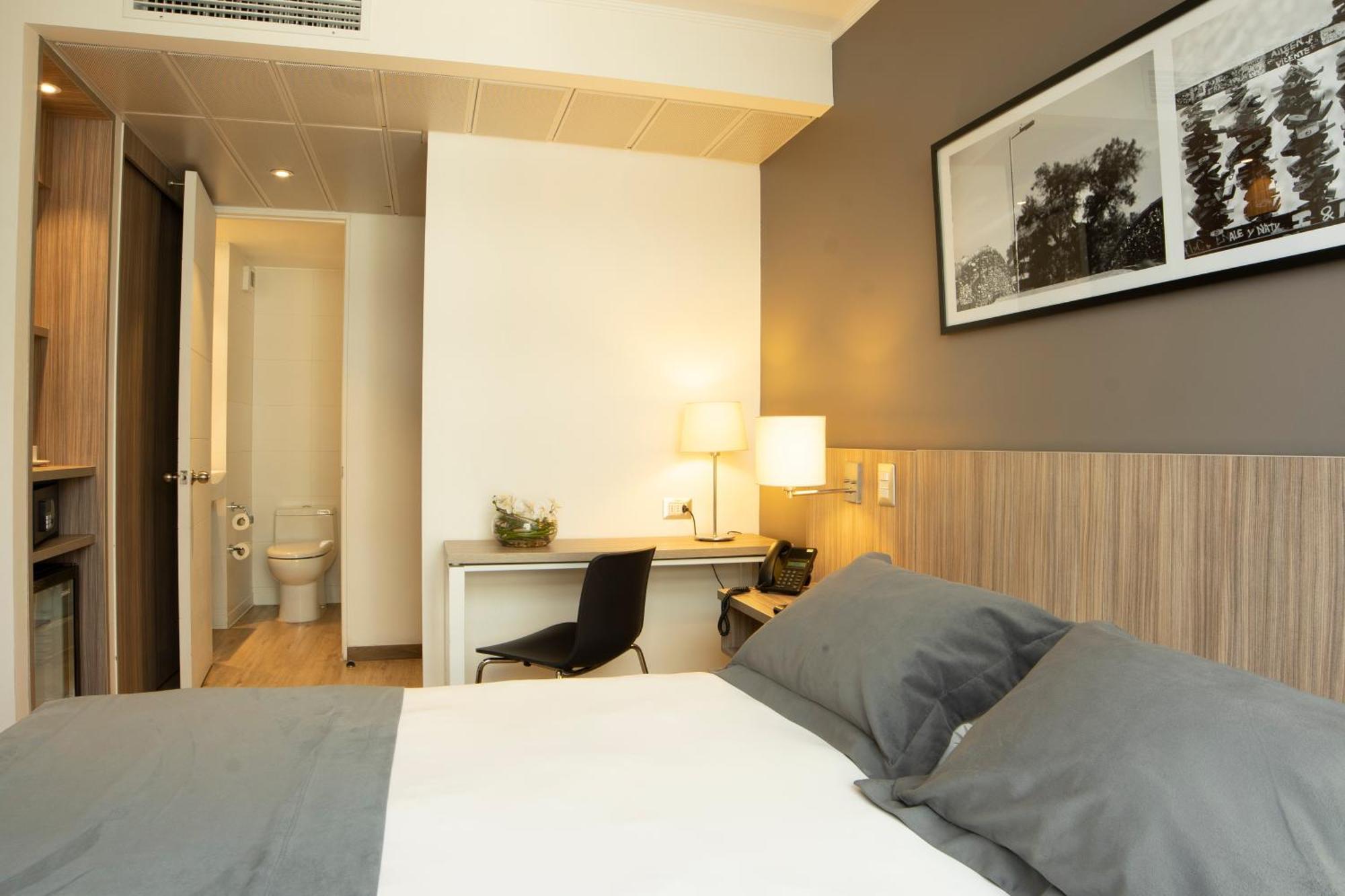 Hotel Capital Bellet サンティアゴ エクステリア 写真